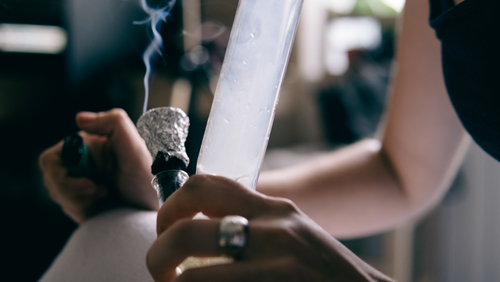 How To Properly Clean Out A Glass Pipe